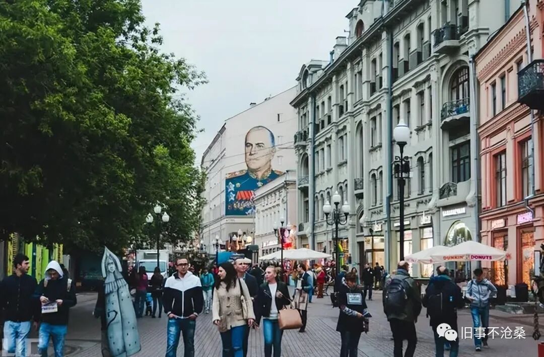 美国人平均工资多少钱一个月_mc吴迪女友钱月照片