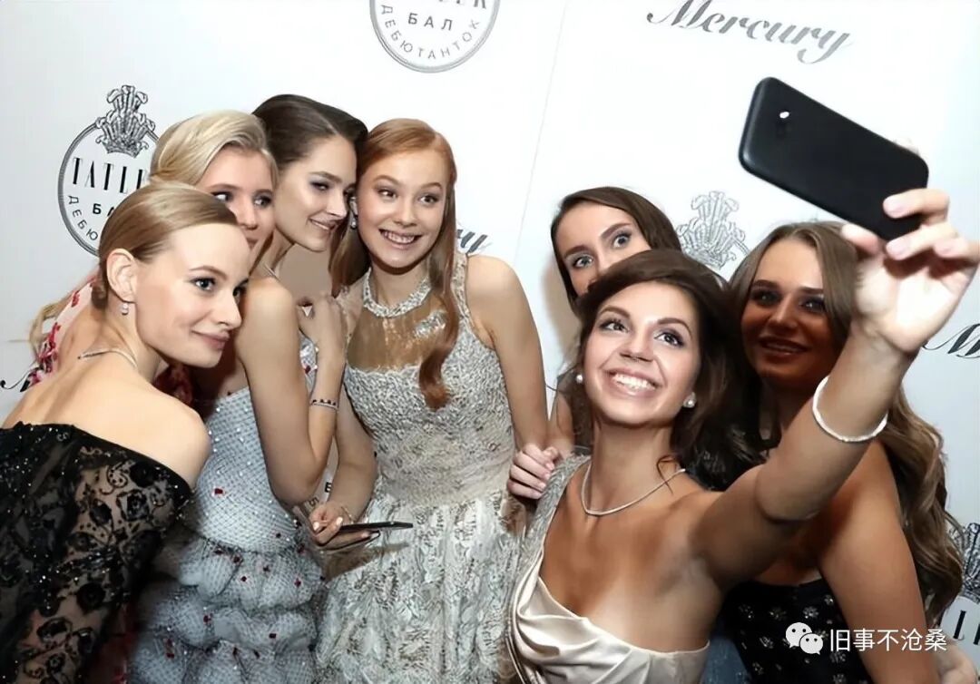 mc吴迪女友钱月照片_美国人平均工资多少钱一个月