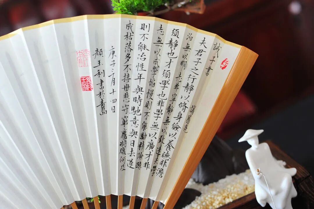 颜玉利书画欣赏:三把小楷折扇 诸葛亮《诫子书》并题兰