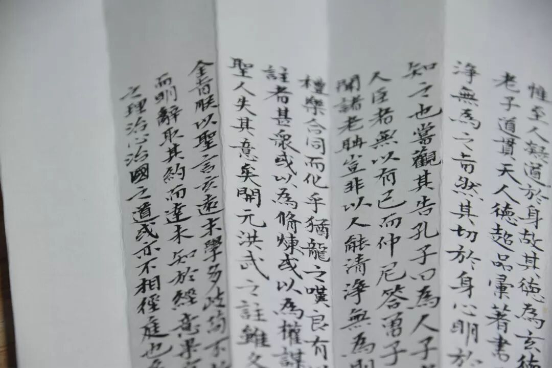 颜玉利■颜玉利书法欣赏：小楷折扇《道德经》