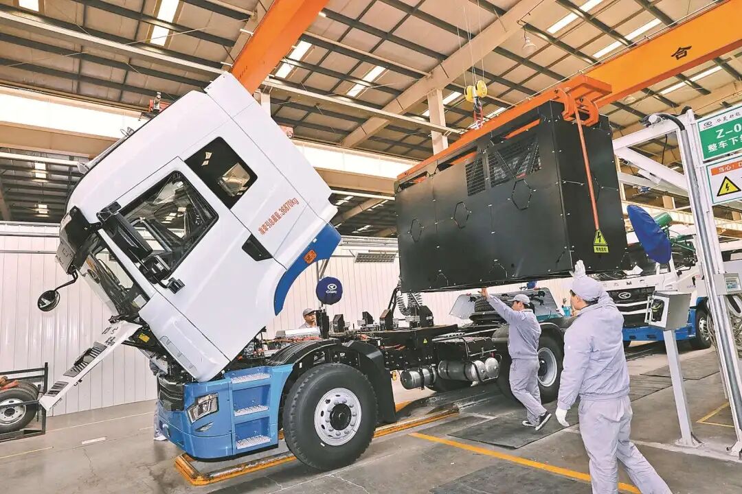 重卡耗电量大，补能焦虑突出，电池标准化是“王牌”