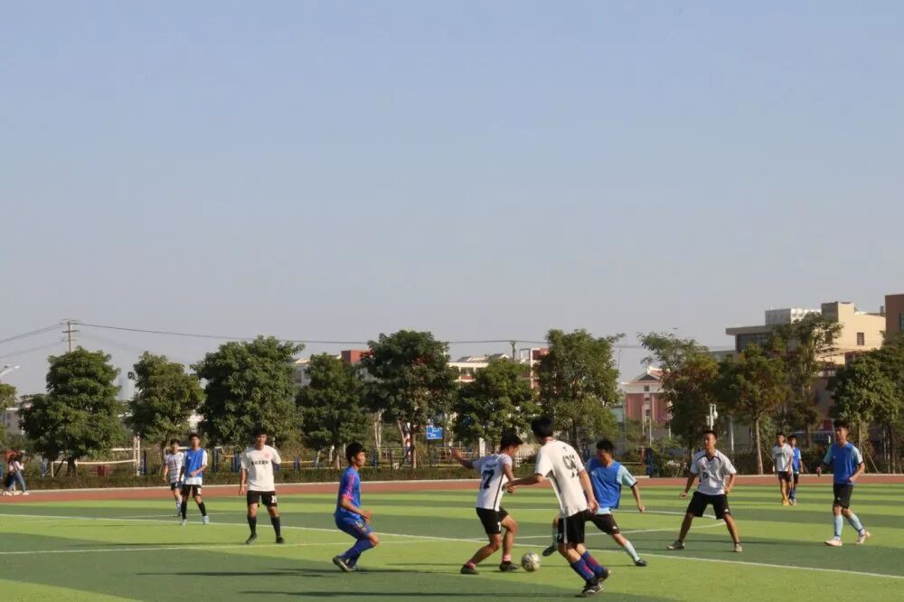 中场足球休息一般多长时间_足球中场休息一般几分钟_足球中场休息一般多久