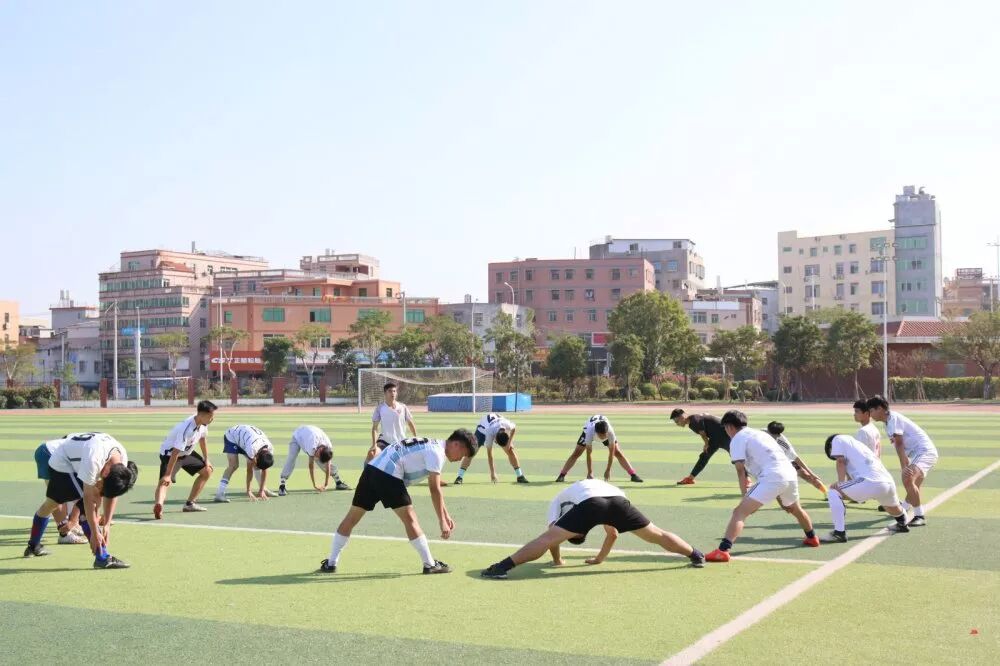 足球中场休息一般多久_中场足球休息一般多长时间_足球中场休息一般几分钟