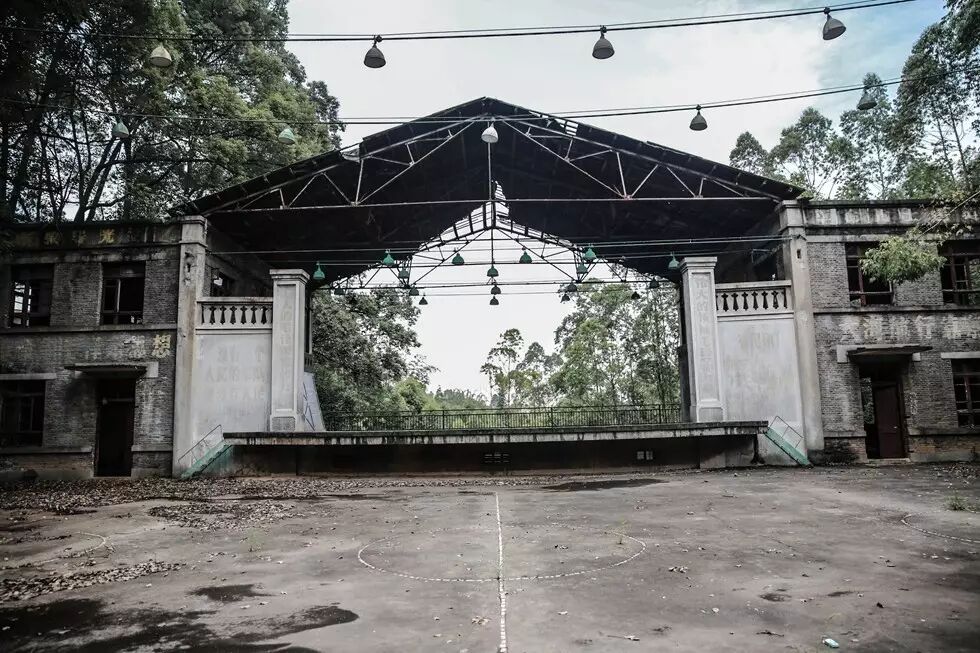 带你走进网传诡异的成都废弃工厂