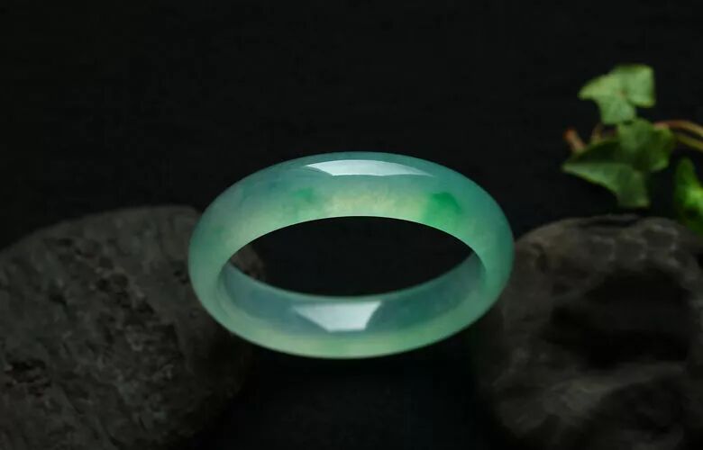 新买的翡翠需要去掉表面的蜡吗？很多人都不懂！