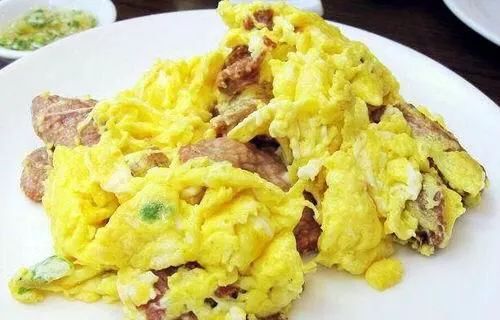 鸡蛋和它一起炒，头不昏，眼不花，血管越来越干净，男女不可错过