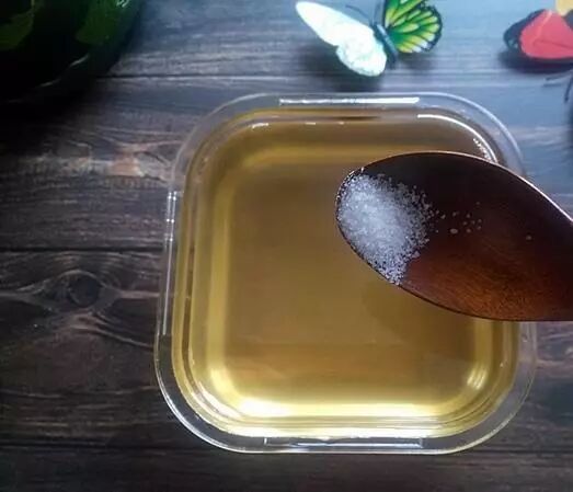 【居家妙招】過年熬豬油，只需要多加一點它，豬油潔白無瑕，即便放2年都不壞！ 家居 第5張