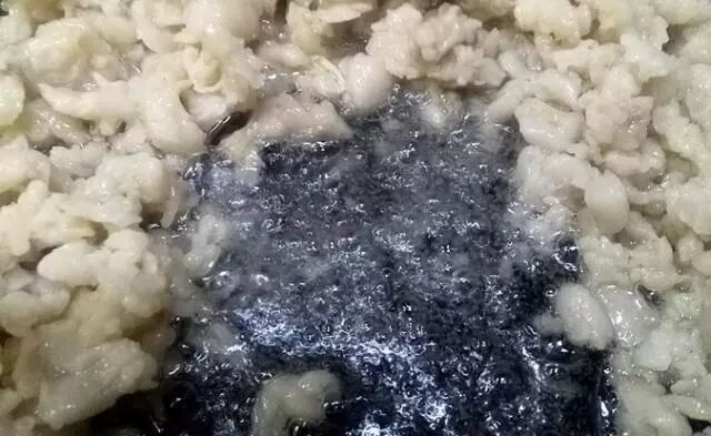 【居家妙招】過年熬豬油，只需要多加一點它，豬油潔白無瑕，即便放2年都不壞！ 家居 第4張