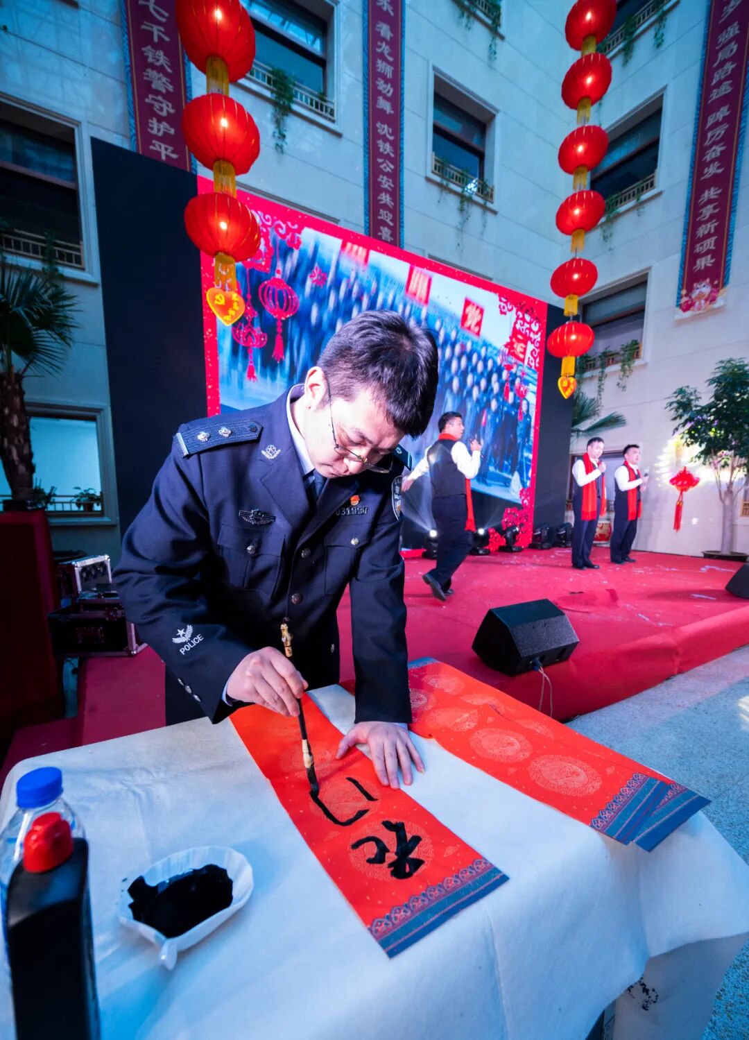 猛戳沈铁公安迎新春警彩纷呈