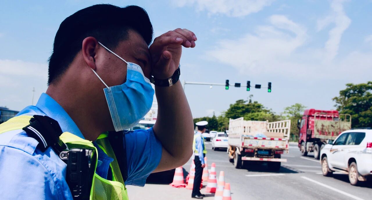 绿灯▲珠海红绿灯大揭秘！几个年轻人动动手指，搞定80万车“丈母娘难题”！