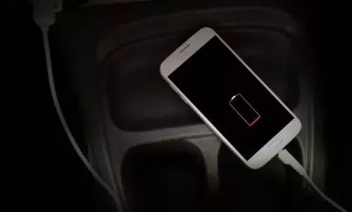 車內給手機充電越充越少？開車充電後果原來這麼嚴重！ 科技 第6張