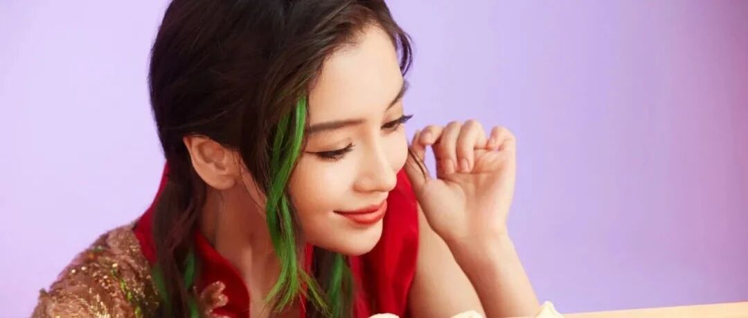 Angelababy杨颖COS《英雄联盟手游》“神龙烈焰”金克丝