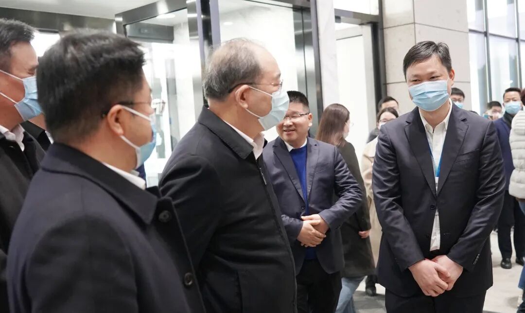 全国人大代表一行莅临先临三维视察指导