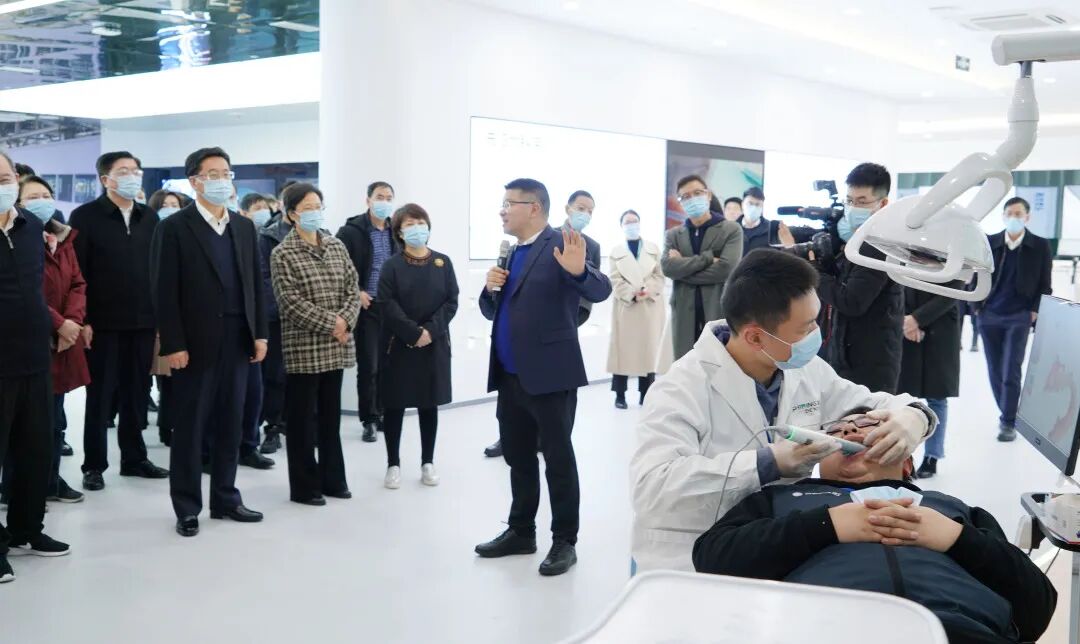 全国人大代表一行莅临先临三维视察指导