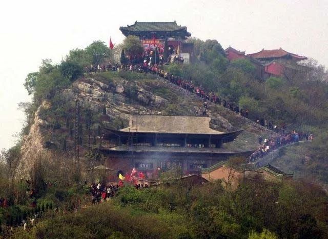 襄阳襄樊中国十大道教名观,道观有哪些,道教符咒大全,哪里寺庙宫殿可以请到灵符?网上买的灵符一般多少钱?亲人家人长生牌,祭奠祖先做超渡法事,往生牌位请到寺庙供奉,代客祈福烧纸钱金元宝.