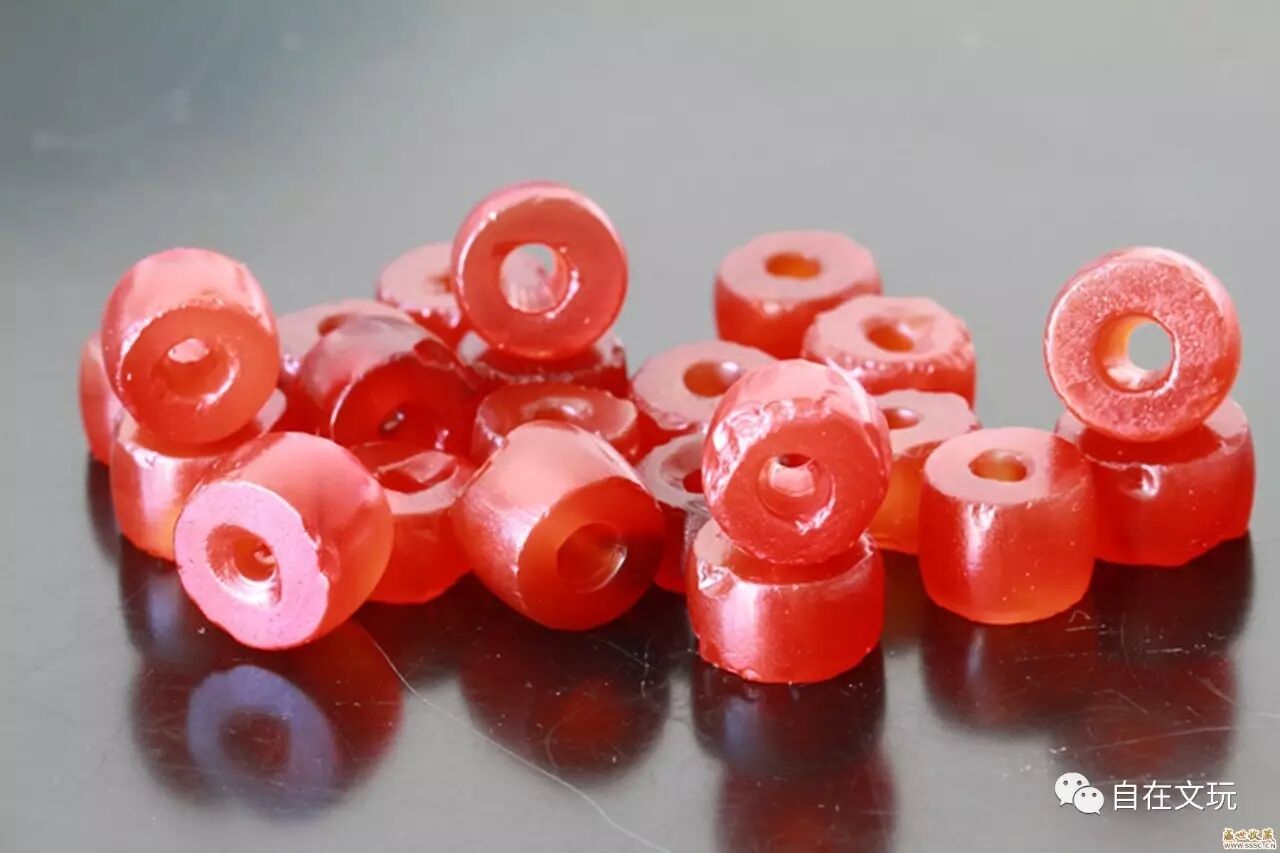 这里说的马脑不是吃的啊,说的就是今天我们文玩里的玛瑙,因为颜色形状