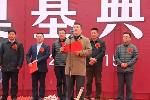 彝良县委副书记,县长陈祥彬宣布小草坝天麻国际交易中心正式开工