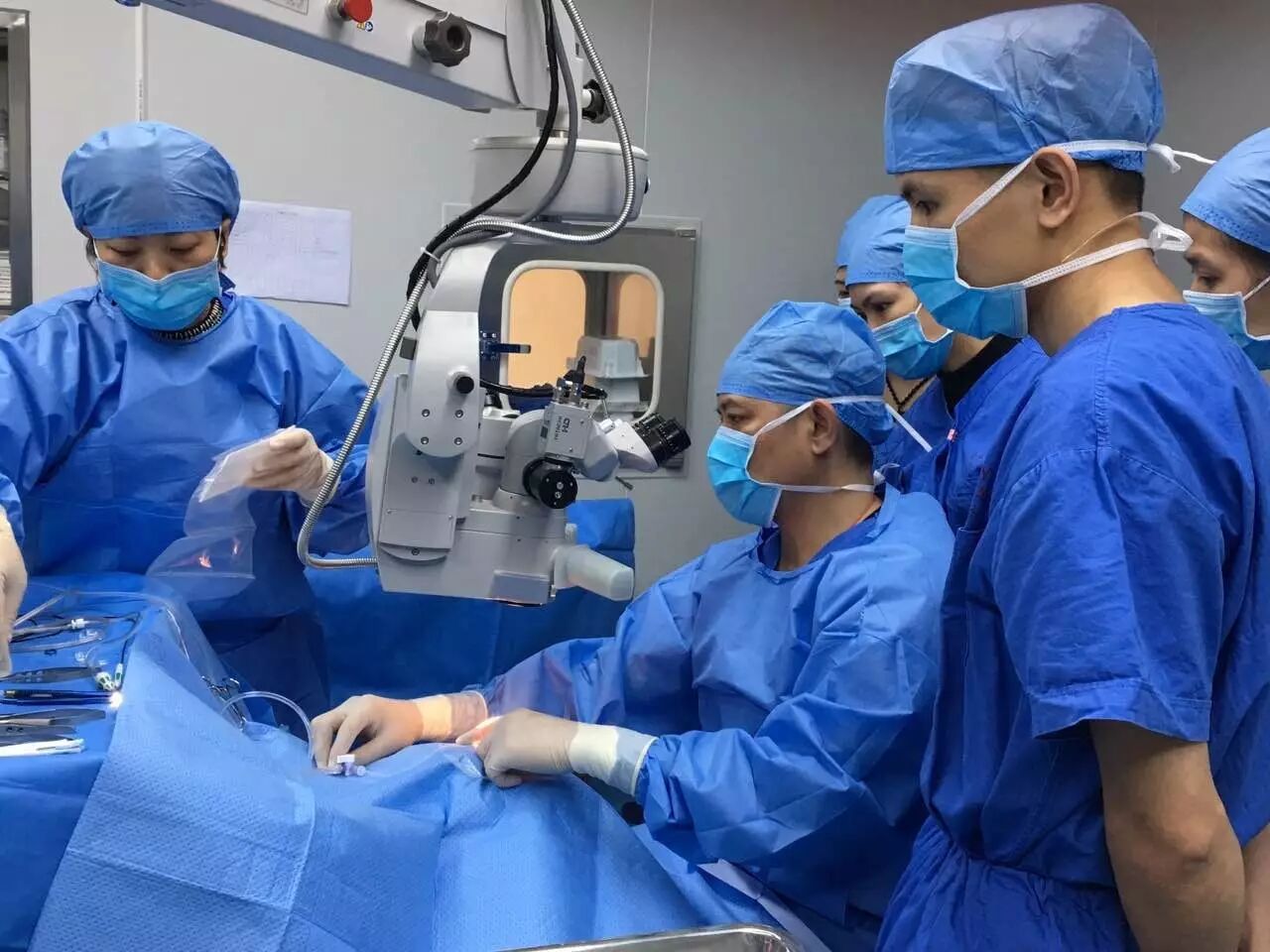 肇庆爱尔眼科医院成功实施首例玻璃体切割手术顺利完成