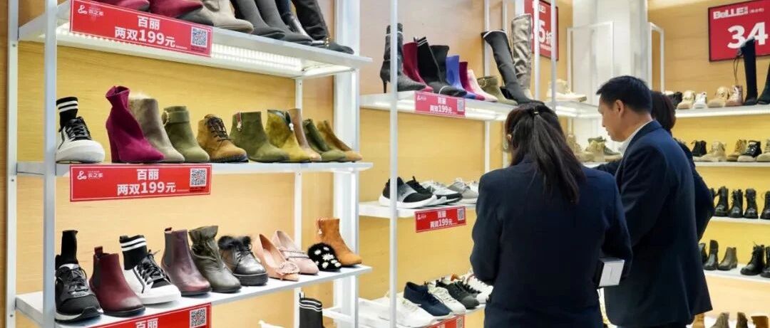 杭州今天入冬，有姑娘竟揣着100元跑进这家大商场，拿走一件羽绒衣，更让人想不到的是……