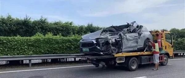 焦点追踪：蔚来回应31岁企业家车祸去世：NOP领航辅助不是自动驾驶｜交管人士接受橙柿互动采访：自动驾驶亟需引起监管高度关注