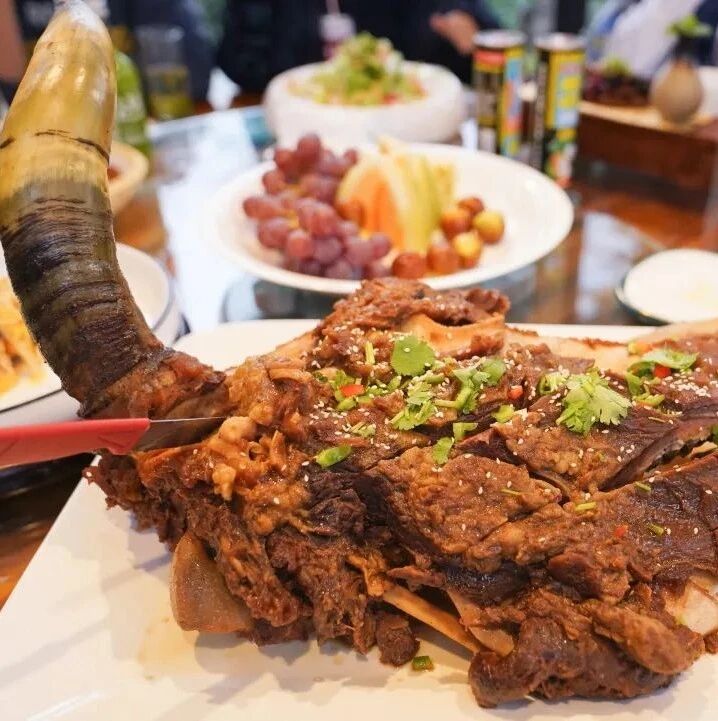 据说一头牛片出来的这个肉只有一两斤，能不能吃到全靠运气！喜迎牛年，来一波花式吃牛