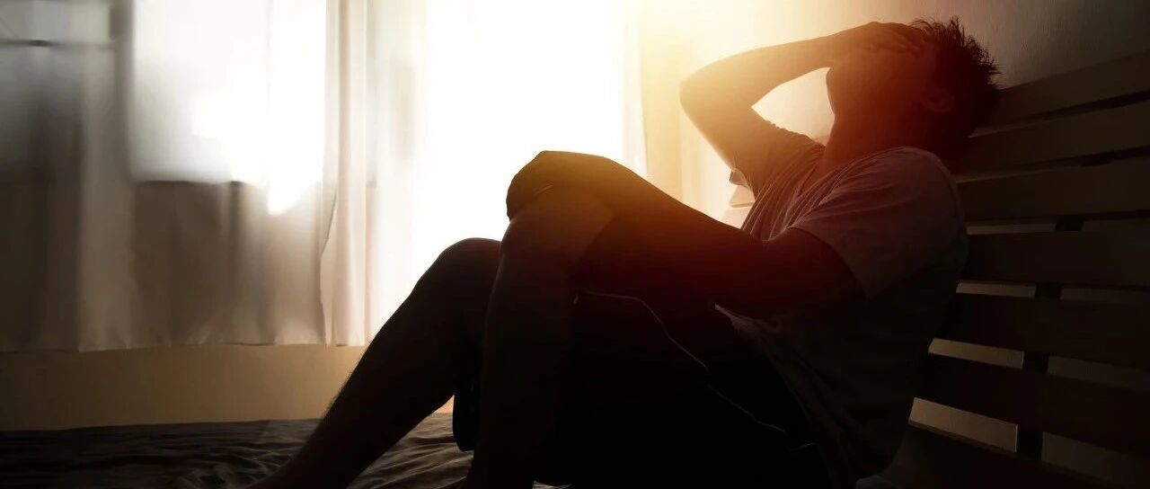 “我才10多岁，手不会就这样废了吧？！”浙江16岁男孩患上罕见病，或与这个习惯有关