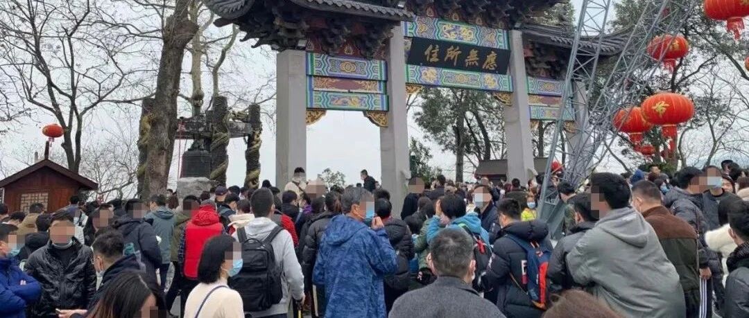 今天北高峰有多热闹？一大早索道排队两三百米！6点多的西湖，很多人都在等它……有你吗？