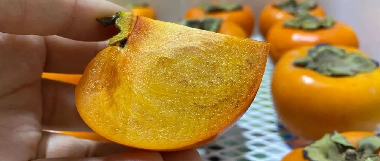 这是啥？为什么今年成了很多杭州人饭后水果中的新宠！有意思的是，削不削皮争议还很大