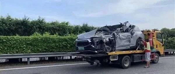 危险的“自动”驾驶① | 没出事自动驾驶，出了事辅助驾驶？谁来监管自动辅助驾驶？