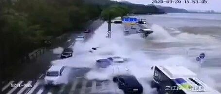 大潮全责！昨天在之江路上受损的7辆车，保险赔付方案出炉！其中有一辆为什么没得赔？