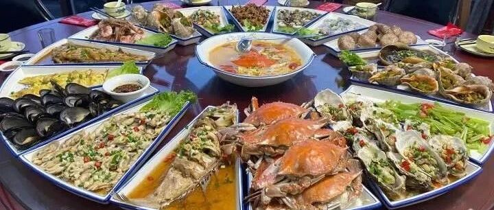 “鲜掉眉毛”是种怎样的感觉？杭州湾入海口有座群岛小城，这里的一鱼十吃、红膏呛蟹、酱汁大沙秃……想想都流口水