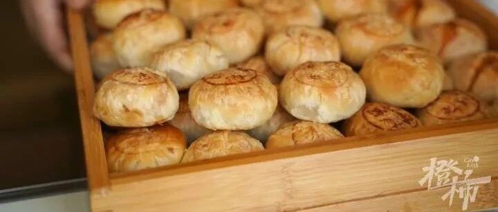 啥？已经开始排队了？离中秋还有一个月，杭州人很爱的这一口，虽然身价涨了，但完全挡不住大家买买买