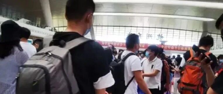 国庆放假倒计时，杭州东站已经人山人海，多条高速大流量开始预热｜交警提醒：这个才是堵车最重要的原因！