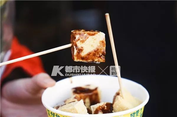 坐月子的產婦追到家裡求吃！杭州開了24年的臭豆腐店，老板娘最近有點愁！ 親子 第4張