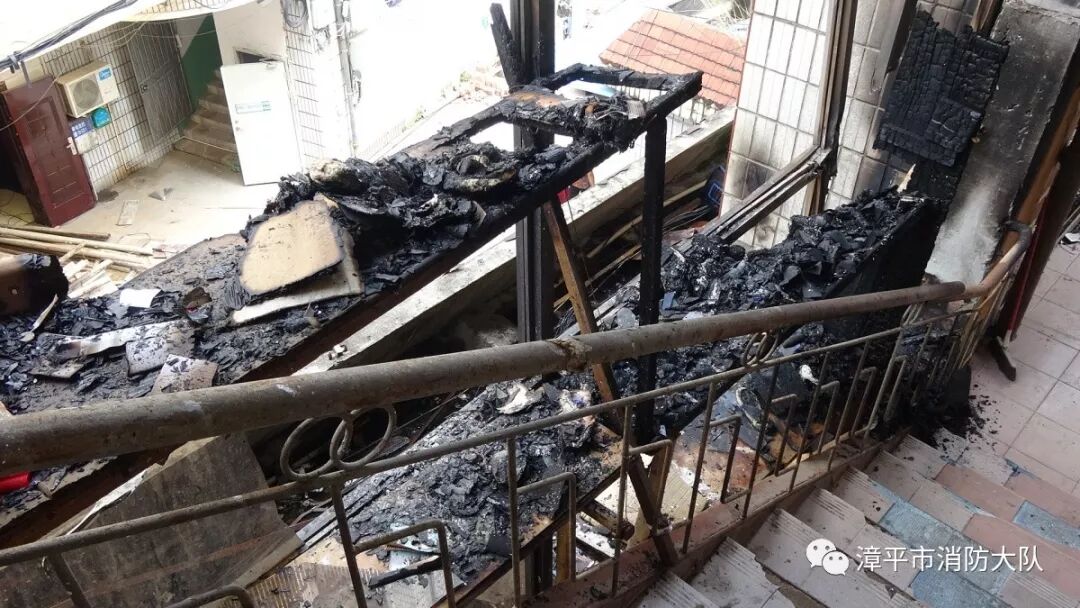 安全|起火致8人被困！这个角落暗藏隐患！