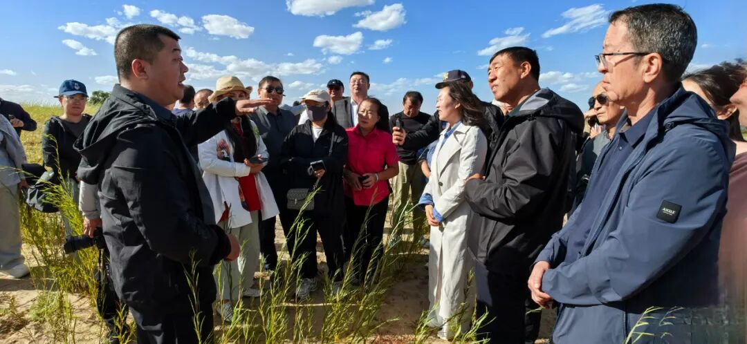 基层艺讯 | “情暖草原 爱固北疆”走边关文学采风创作活动启动 第4张