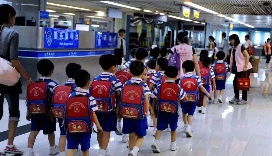 千万不要送孩子到香港上学_香港孩子上学要钱吗_送孩子去香港留学安全吗