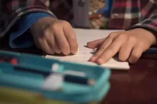 拿到通知书，她反手就举报了老师