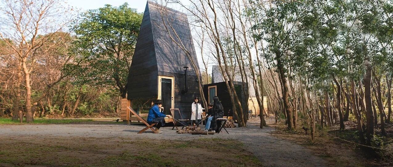 武汉一家三口新冠治愈后，被好友拉去荒郊造房，住10㎡木屋