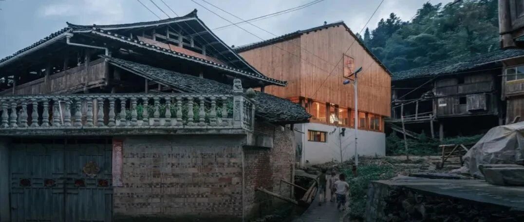 一个女教师贷款造3层别墅：室内建游乐场，专宠学生