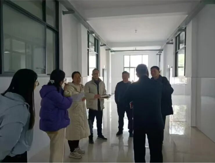 绷紧安全弦 筑牢防护墙  —— 经济管理学院迎期末实验室安全专项检查