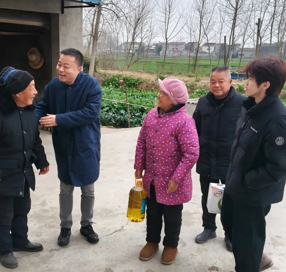 驻村法官春节走访.jpg