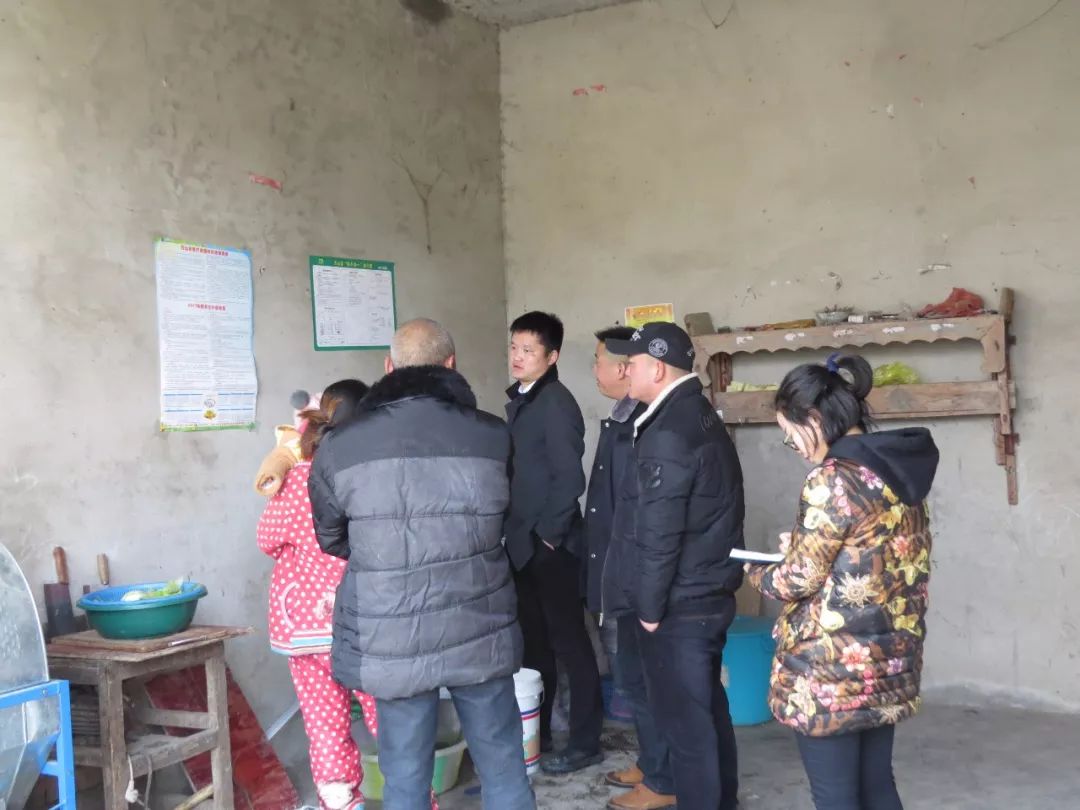 万山茶店街道:加强党建引领 助推脱贫攻坚