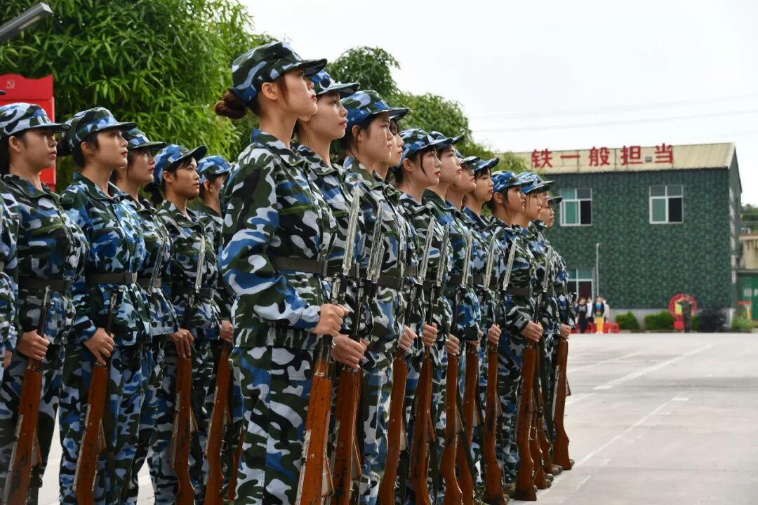 广西幼儿师范高等专科学校2021级新生军训第一批圆满结束