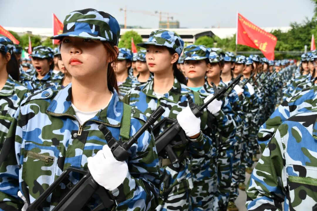 广西幼儿师范高等专科学校2021级新生军训第一批圆满结束