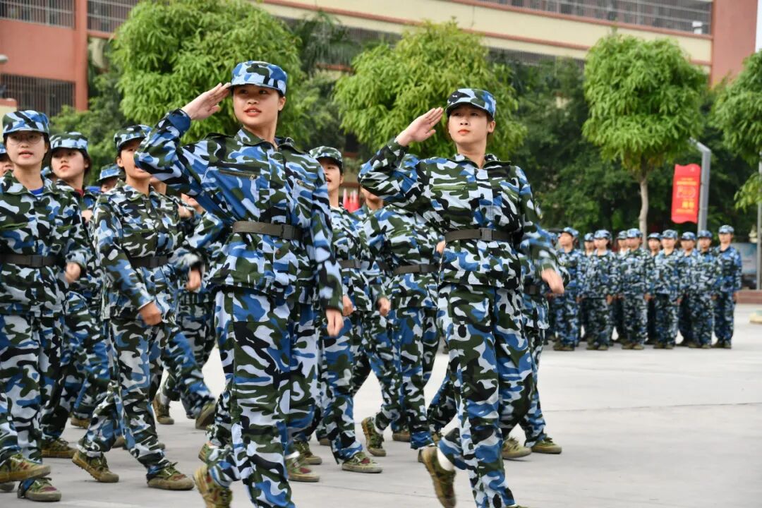 广西幼儿师范高等专科学校2021级新生军训第一批圆满结束