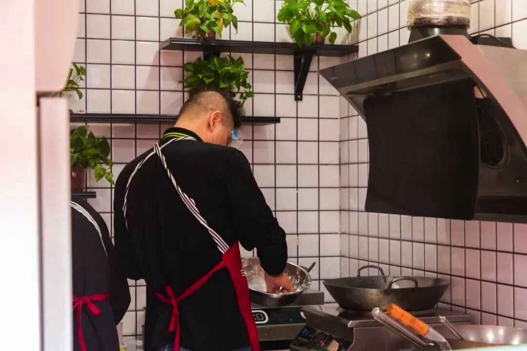 4��/����ȫ��ֻ��һ���Ｙ�⴮���¹��㵽���ڽֶ��ŵ���