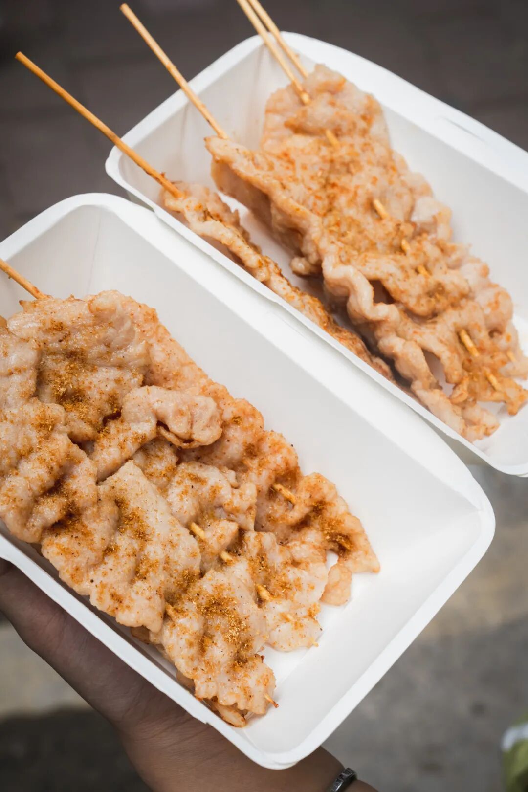 4��/����ȫ��ֻ��һ���Ｙ�⴮���¹��㵽���ڽֶ��ŵ���