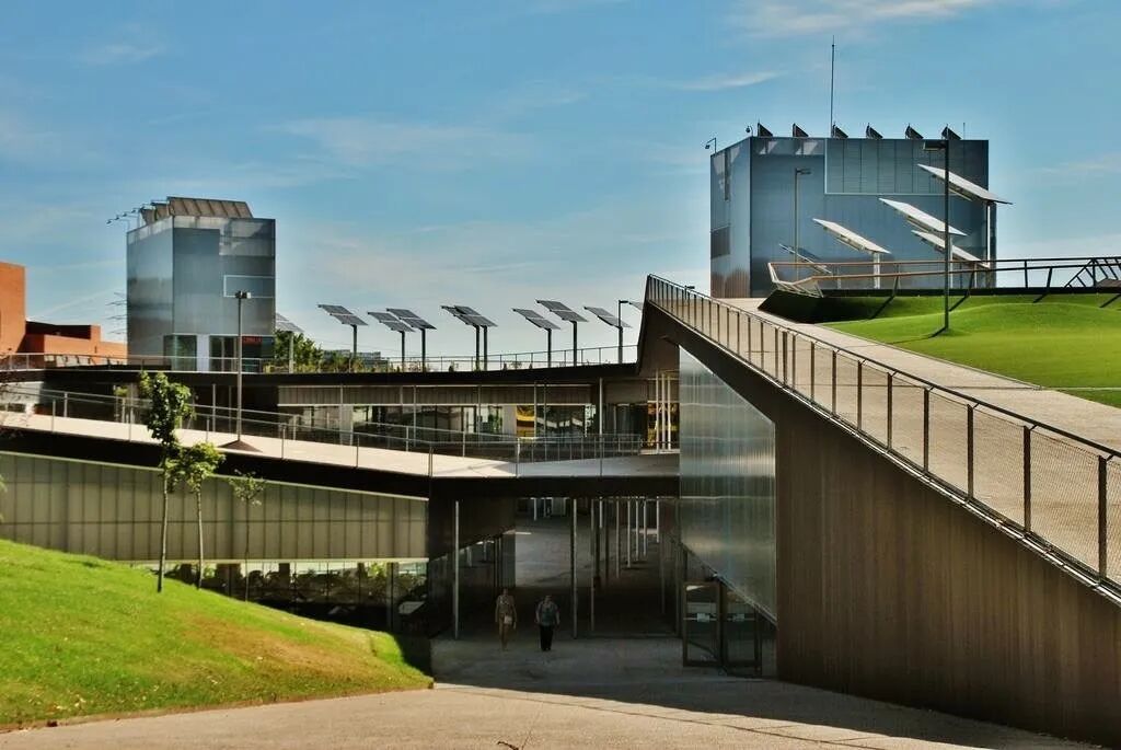 学校数量)马德里康普顿斯大学非常注重国际化,除了参与欧盟的erasmus