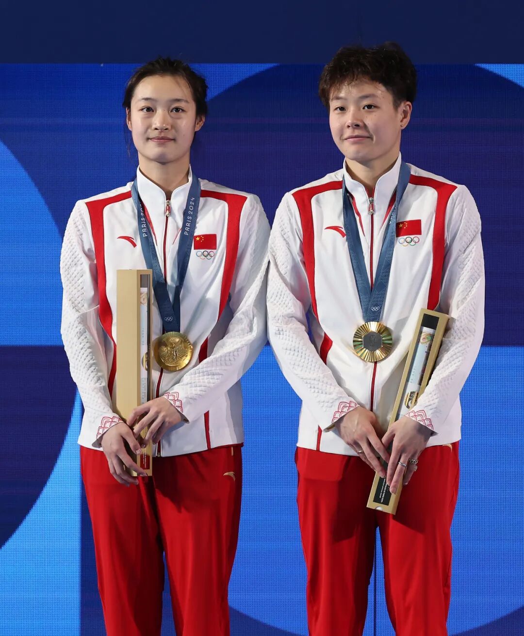 運動員手里拿的長條紙盒，到底是什么?